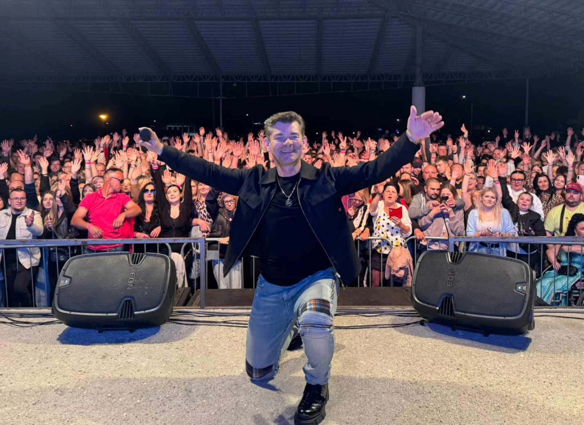 Szał na Majówce w Emilianowie! Zenek z Akcent i Łobuzy odpalili "Mandacika", publiczność oszalała