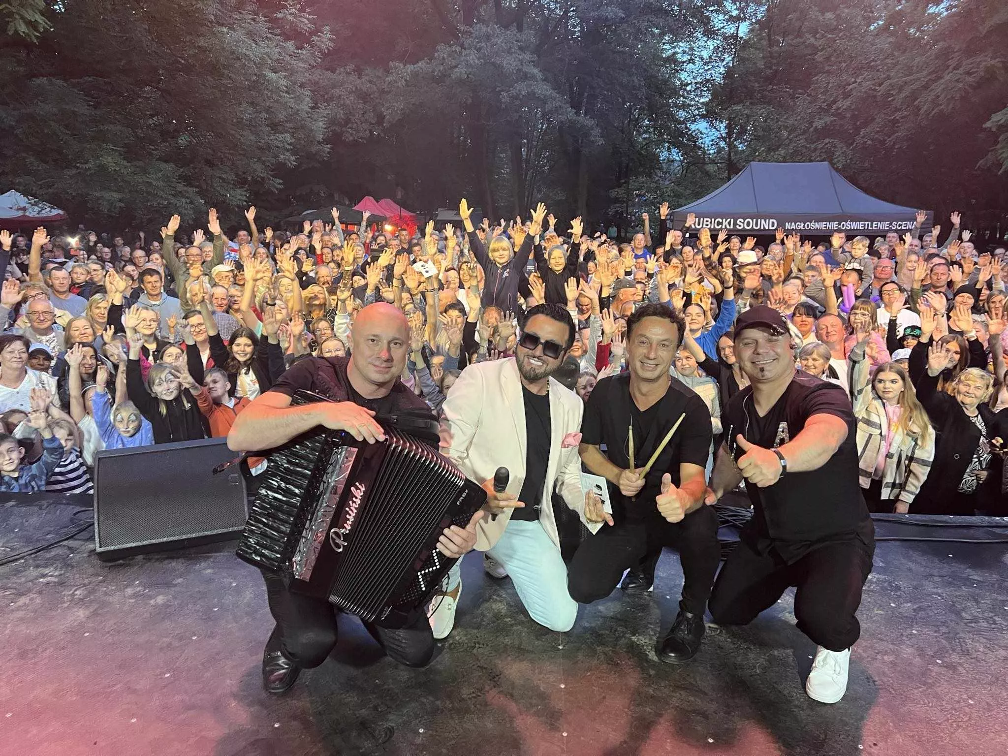 Szaleństwo na Koncercie Andre w miejscowości Mikstat! Tłumy i wielki tort! Zobaczcie zdjęcia i video!
