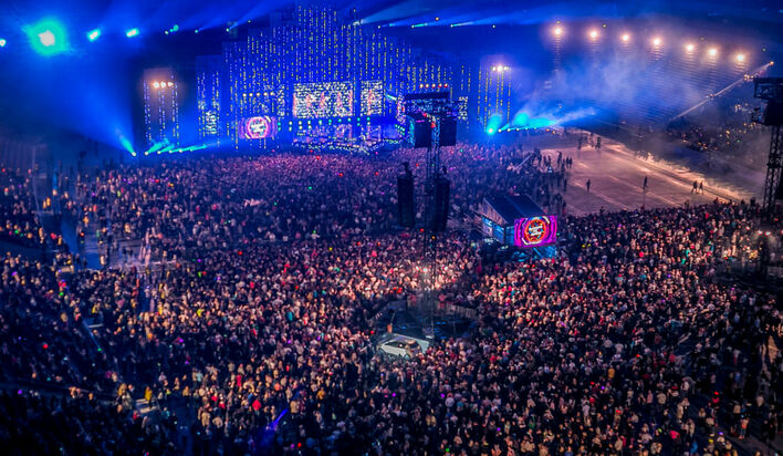 Szaleństwo na Roztańczonym PGE Narodowym! Zespół DiscoBoys rozgrzał publiczność do czerwoności | Obejrzyj nagranie