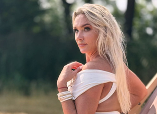 Szalona Blondi pokazała trochę za dużo? Wokalistka disco polo w odważnej sesji rozpaliła internet