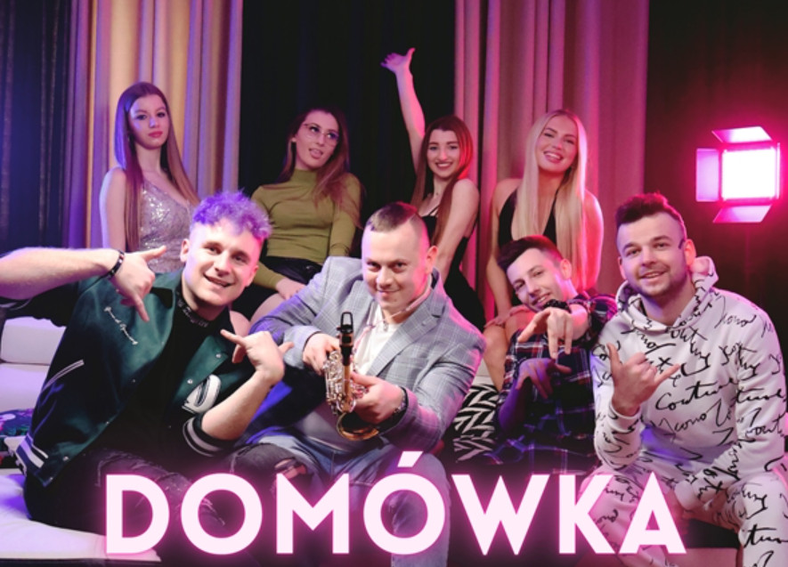 Szalona Domówka, która podbija serca fanów disco polo! Menelaos podbijają tym rynek muzyczny w Polsce! 