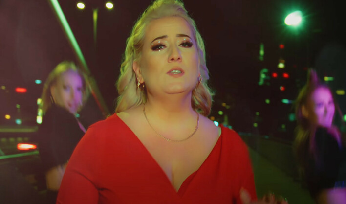 Szalona miłość, eksplozja emocji! Magda Niewińska zaskakuje nowym przebojem disco polo