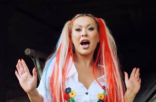 Popularna wokalistka disco polo zdecydowała się na niesztampową produkcję i współpracę z profesjonalistami. Internauci pod wrażeniem!