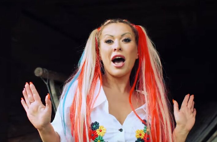 Popularna wokalistka disco polo zdecydowała się na niesztampową produkcję i współpracę z profesjonalistami. Internauci pod wrażeniem!