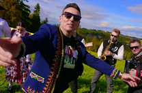 Szalony Drużba prezentuje premierę „Kochaj mnie”! To prawdziwy hit?! 