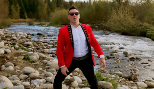 Szalony Drużba „W domu najlepiej” błyskawicznie podbił internet