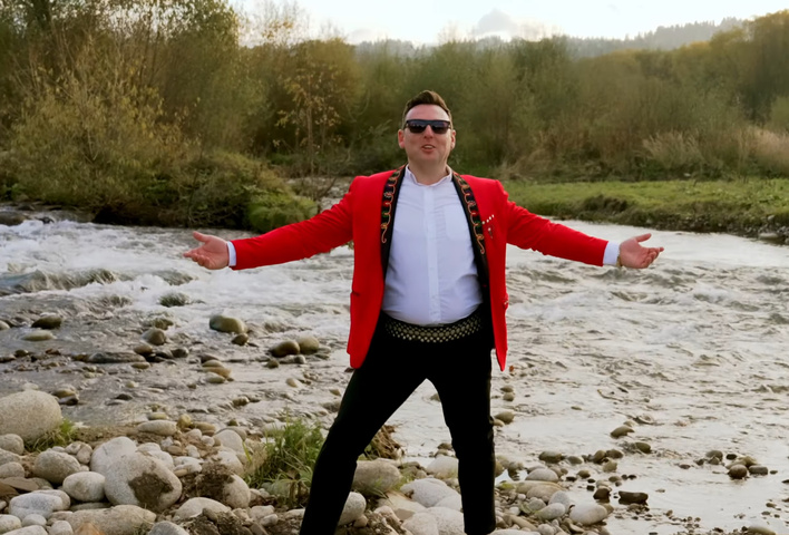 Szalony Drużba „W domu najlepiej” zaskakuje fanów. W sieci huczy o jego najnowszym nagraniu