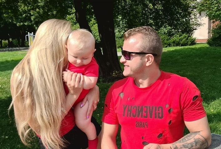 Dawid Narożny zaprowadził syna po raz pierwszy do żłobka! Reakcja dziecka zaskoczyła gwiazdora i Jego żonę! 