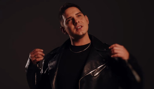 „Szkło” Adama Szewczyka robi ogromne wrażenie. Artysta odsłania najbardziej osobisty materiał