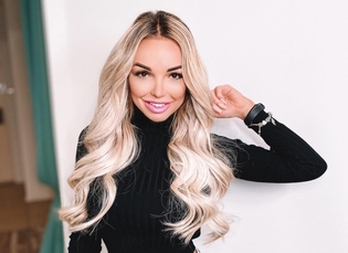 Szlafrok zsunął się z ramion prześlicznej gwiazdy disco polo! Mega gorące zdjęcia hitem internetu!