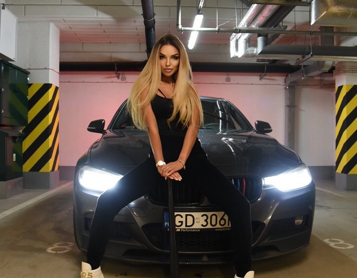 Szok! Centymetry od wpadki gwiazdy disco polo! Chwila nieuwagi i pupa na wierzchu!