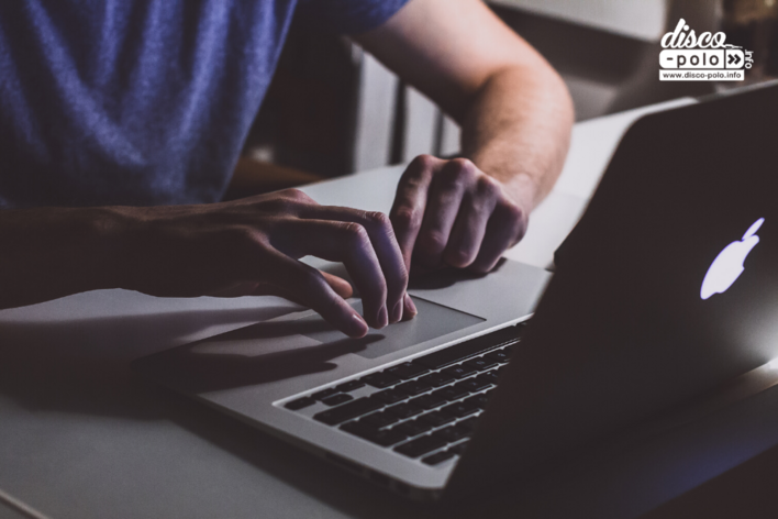 Szok! Przerażające groźby w kierunku popularnego wokalisty disco polo! Jego rodzina w niebezpieczeństwie?!