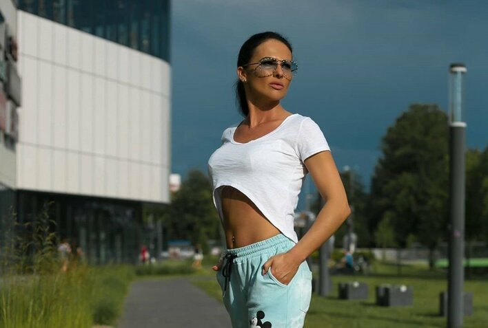 Szok! Wokalistka disco polo pozbywa się ubrań! Możesz nadać im drugie życie!