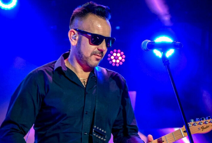 Szok! Obłędna metamorfoza znanego gwiazdora disco polo! Wygląda teraz jak Keanu Reeves [Zdjęcia]