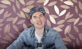 Popularny gwiazdor disco polo tłumaczy jak czytać Biblię! 