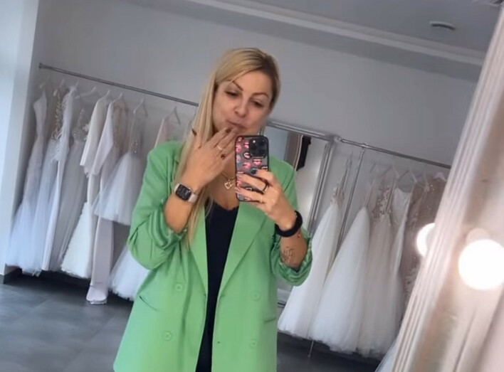 SZOK! Magda Narożna Piękni i Młodzi bierze ślub?! Gwiazda disco polo zachwyca w salonie sukien ślubnych! Pokazała kilka modeli! 