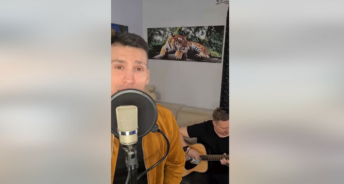 Szok! „Obrączki szczerozłote„ zespołu Bayer w wersji akustycznej! Gwiazdor disco polo powala na kolana!