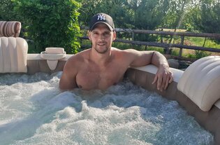 Szok! Przystojny wokalista disco polo znowu jest w trakcie poszukiwań tej jedynej?