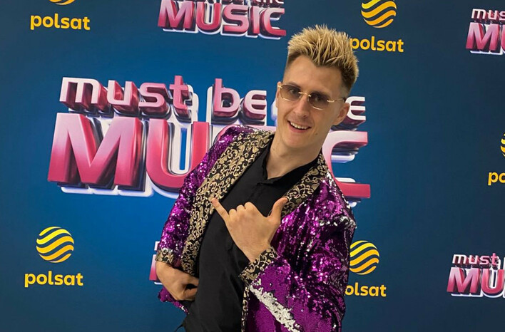 Szokująca sytuacja! Wokalista disco polo uderzony w twarz! Sprawa trafiła na policję! 