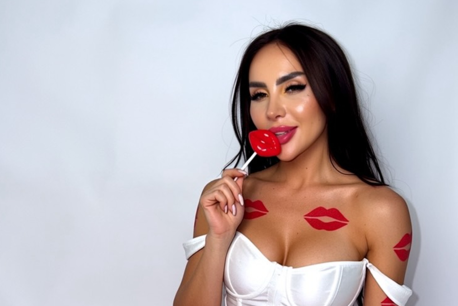 Szokujące zdjęcia Klaudii Zielińskiej obiegły sieć. Gwiazda disco polo pokazała się jako blondynka