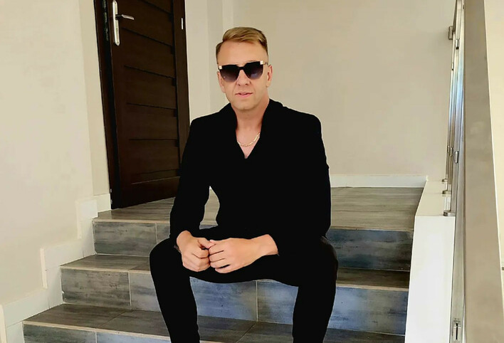 Szybkie samochody i piękne kobiety! Gwiazdor disco polo promuje nową produkcję! To będzie nowy HIT?! 