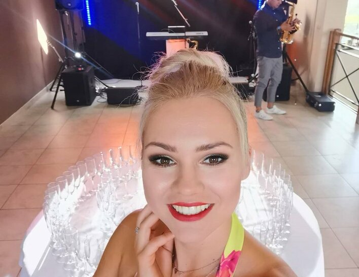 Ta fryzura należy do wokalistki disco polo! Nie można oderwać od niej wzroku! 