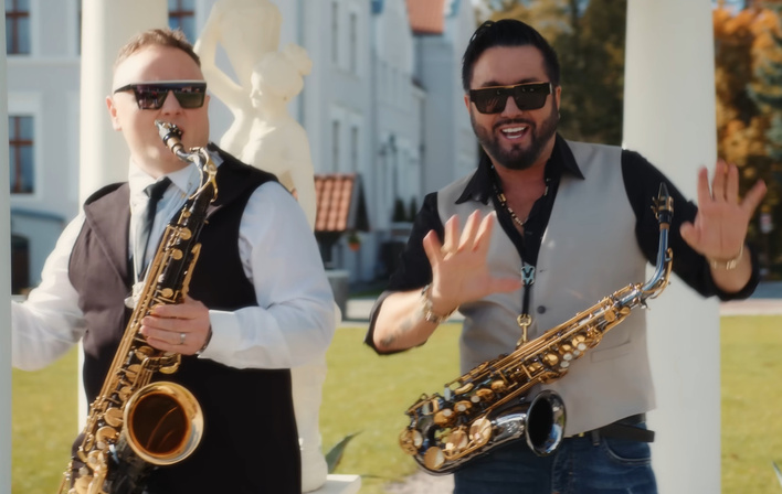 „Tak blisko kochanie” od Andre to hit, który bije rekordy popularności i zachwyca publiczność