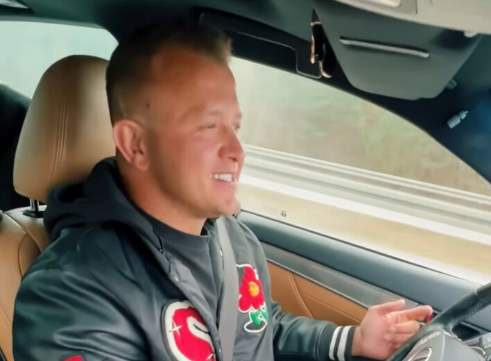 Tak Dawid Narożny śpiewa, gdy myśli, że nikt nie słucha! To najlepszy wokalista disco polo?