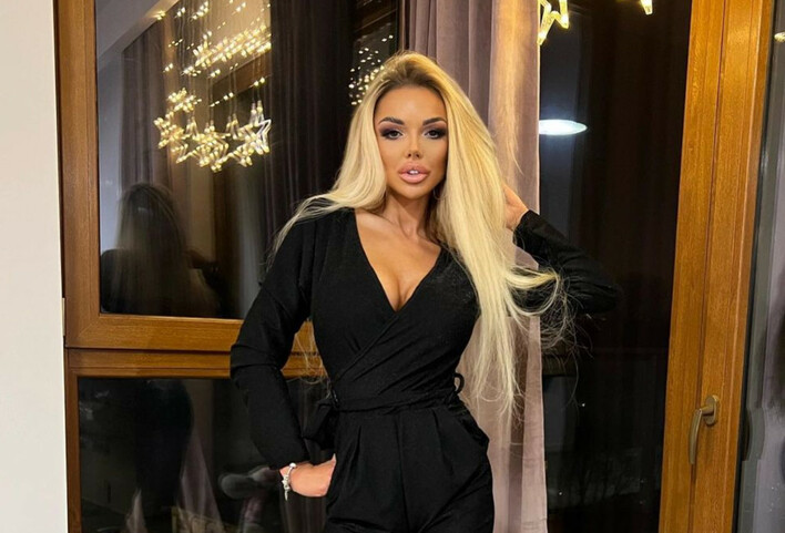 Tak gwiazda disco polo reklamuje pastę do zębów! Piękny uśmiech i dekolt na pierwszym planie | FOTO