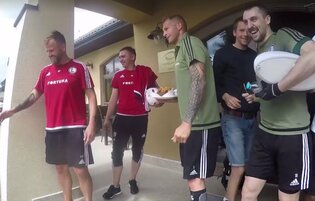 Tak się bawi tak się bawi Legia Warszawa! W rytm hitu disco polo! | VIDEO