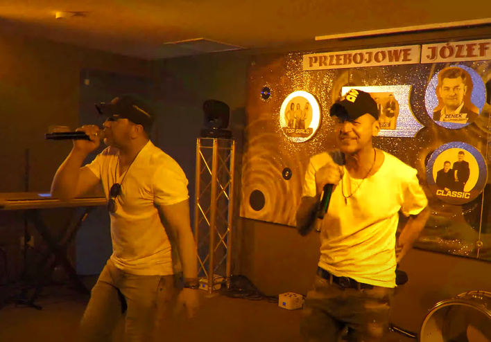 Jak naprawdę wyglądały koncerty gwiazd disco polo w USA?! Do sieci trafia nagranie zespołu Vivat i utworu ”Oddam Ci wszystko”