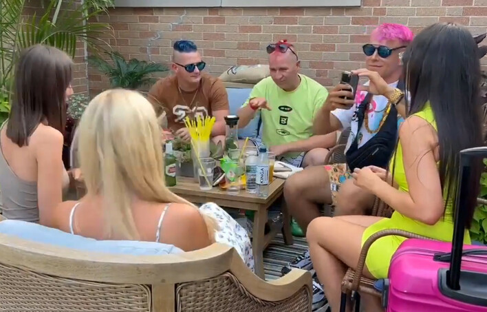 Tak Skolim i dziewczyny z formacji Szpilki bawią się po koncertach w USA! Mamy nagranie! 