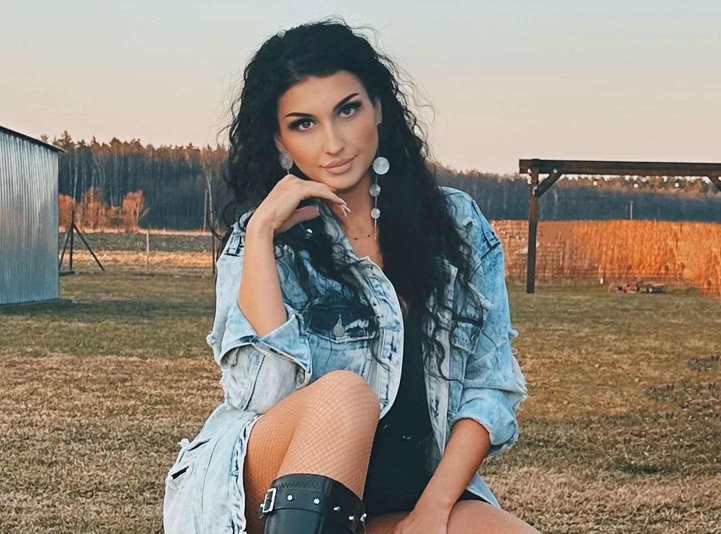 Tak wygląda Bikiny dziś. Jej stylizacja z nowych zdjęć wywołała poruszenie w disco polo