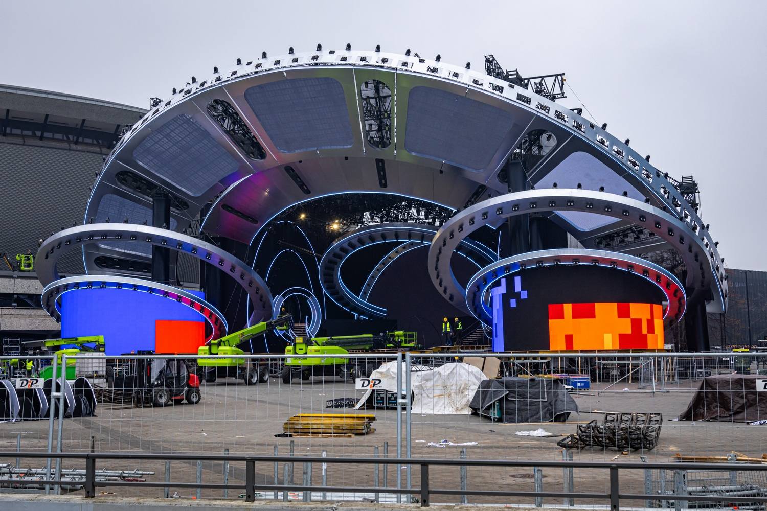 Tak wygląda gigantyczna scena Sylwestra z Dwójką 2025