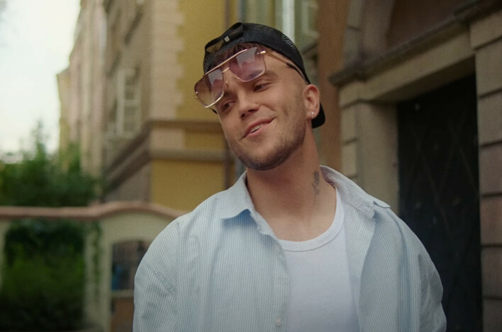 Taka Bella nowym HITEM w Polsce?! Kacper Pluta szturmem zdobywa serca fanów!
