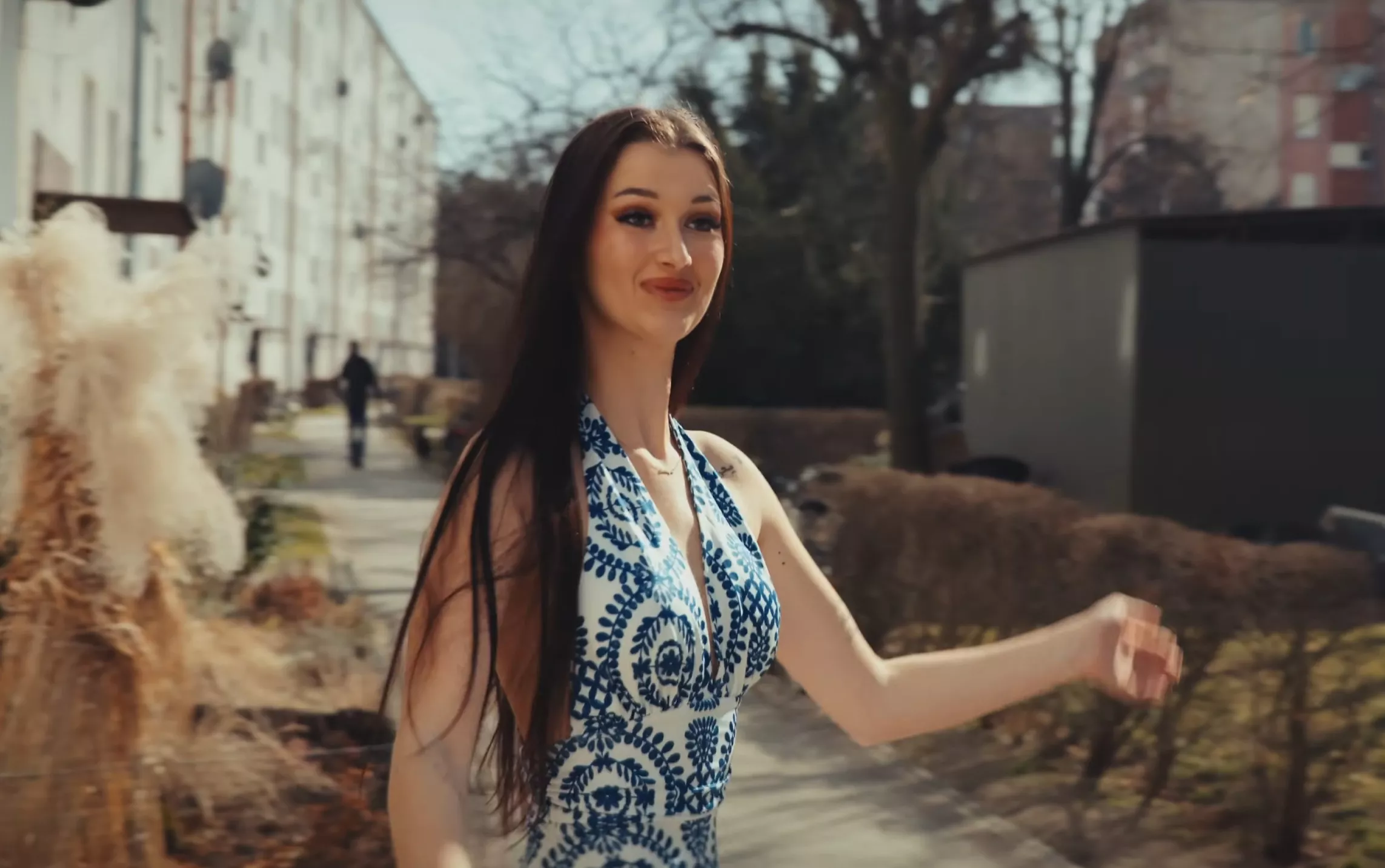 Taka sąsiadka to skarb. Dox pokazał klip „Moja sąsiadka" i liczba wyświetleń szaleje