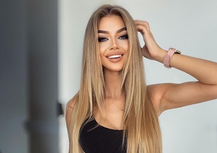 Najpiękniejsza gwiazda disco polo kusi imponującym biustem! Wygląda bardzo gorąco!