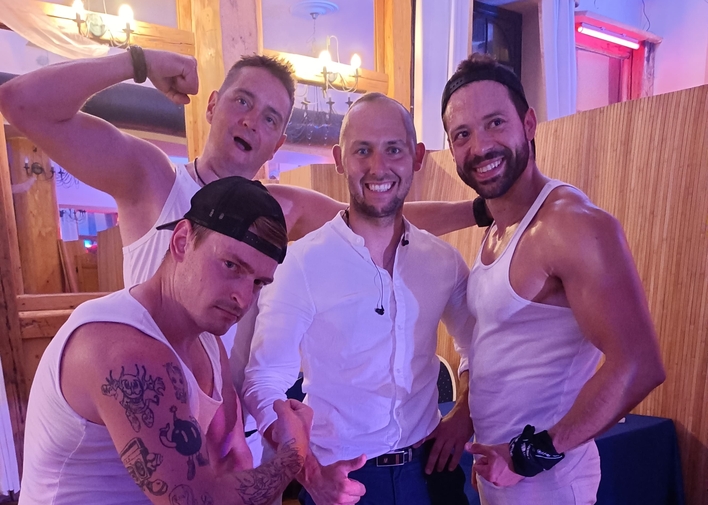 Takiego duetu w disco polo jeszcze nie było! Połączenie weterana muzycznego ze świeżymi wokalistami! To będzie wielki przebój!