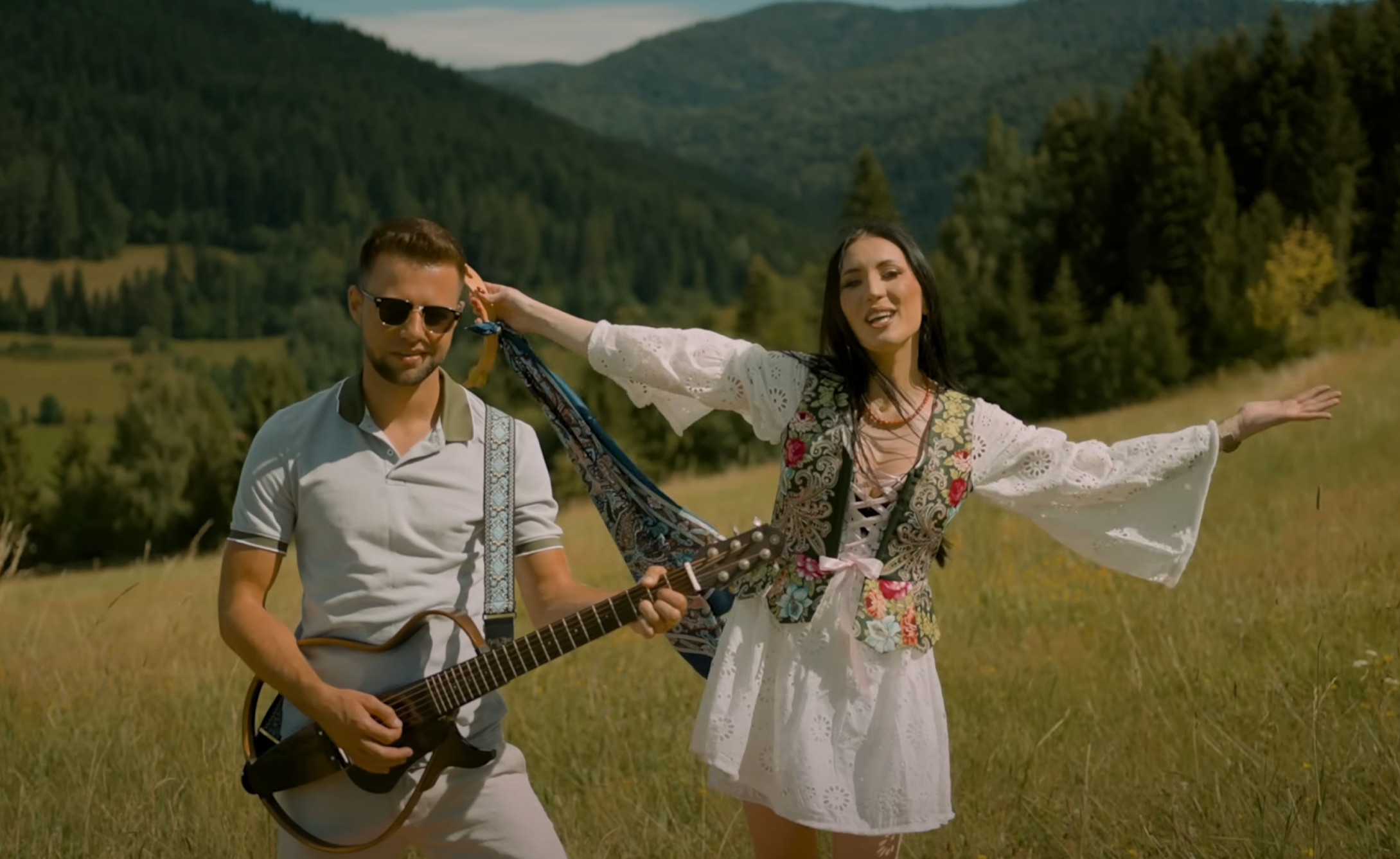 Takiego hitu nikt się nie spodziewał! Iwona Cichoń i Kaspi w premierze „Za te Twoje piykne łocka” podbijają scenę disco polo