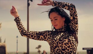 Takiej premiery w świecie disco polo nie było! "Lecę do Anglii" to nietypowa nowość!