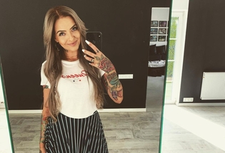 Gwiazda disco polo nago wannie?! Jej ponętne ciało kusi fanów podczas zmysłowej kąpieli.