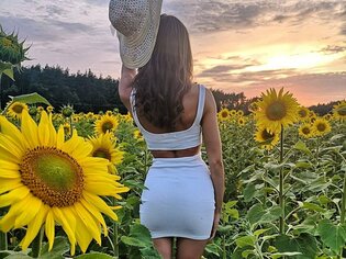 Nieziemska artystka disco polo w oszałamiającej sesji! Z dnia na dzień jest piękniejsza! A ten dekolt!