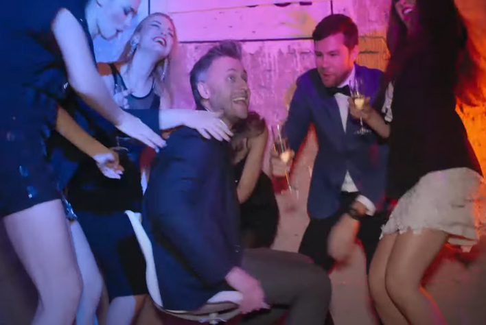 Taneczna premiera od zespołu Sami Swoi podbija serca fanów! Artyści disco polo nagrali nowy hit wszystkich imprezowiczów?! 