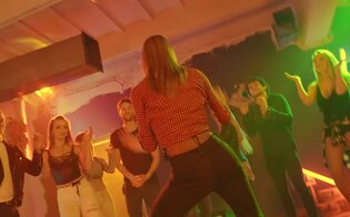 Taniec z Fisherem?! Ten utwór robi furrorę! Zobacz! | VIDEO