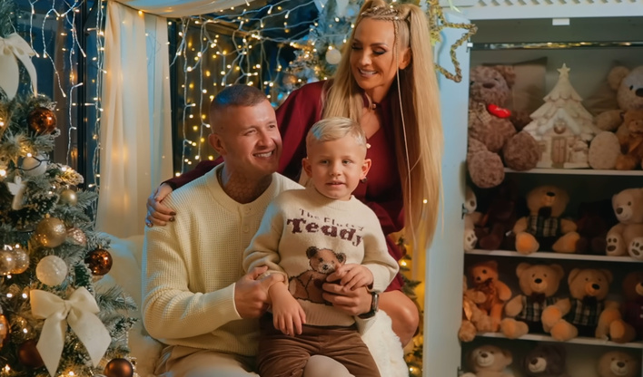 „Tata zapamiętaj mamy święta” od Piękni i Młodzi Dawid Narożny zmiotło konkurencję! Miliony wyświetleń w kilka dni