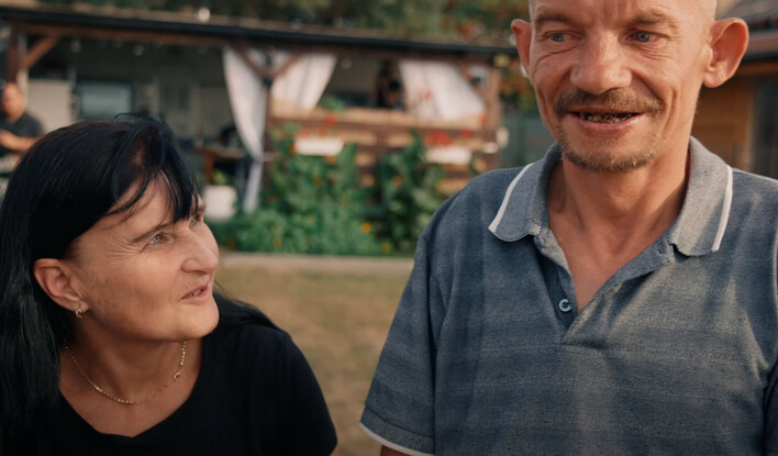 PREMIERA disco polo pt. „Kochaj mnie„ z uwielbianymi postaciami z popularnego serialu „Chłopaki do Wzięcia„ – Jarkiem, Bandziorkiem i Danusią