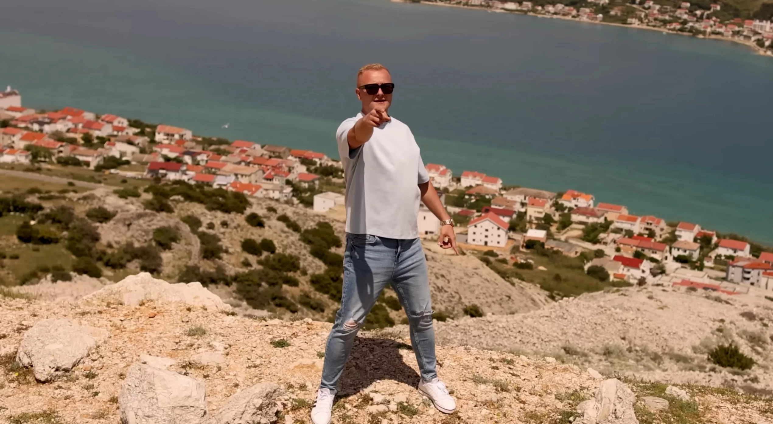 Teledysk „Malinowe usta" Szymona Jankowskiego z Chorwacji podbija YouTube. Kandydat na hit lata 2026