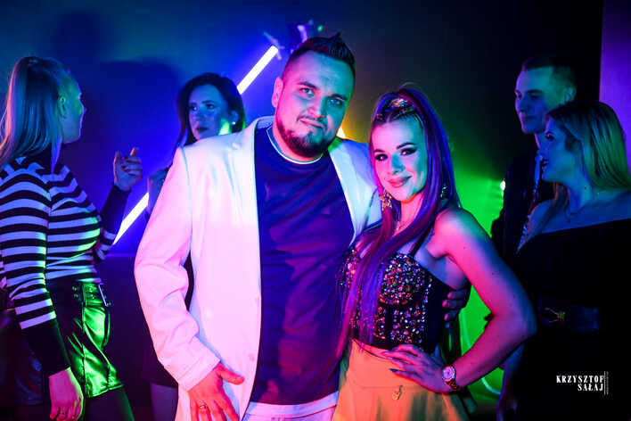 Ten duet będzie hitem? „Po nocach szlocha„ nowym przebojem latino od zespołów O To Chodzi oraz Explozja?