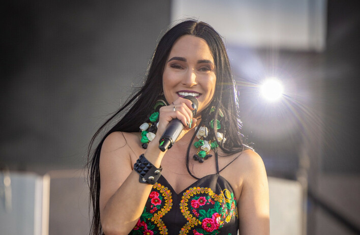 Ten utwór Disco Polo Przekroczył Granice! Daj To Głośniej i ich fenomenalny hit, który podbija Polskę! Posłuchaj wykonania na żywo!