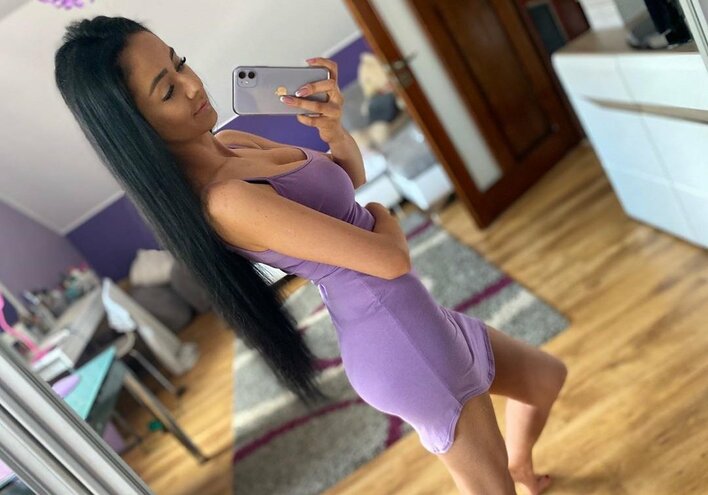 Najdłuższe nogi w branży muzycznej?! Wokalistka disco polo wodzi na pokuszenie!